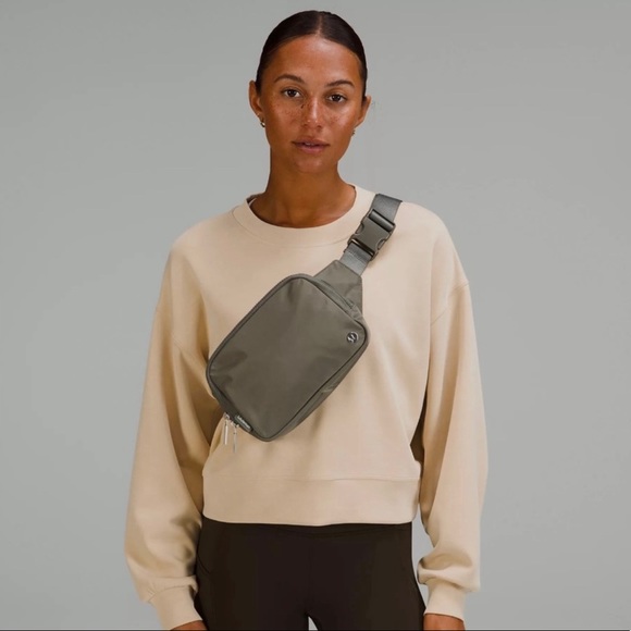 LARGE Lululemon Everywhere Belt Bag-Gray Sage - Picture 2 of 6